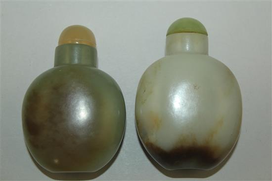 Two Chinese jade flattened ovoid snuff bottles, 1800-1900, 5.7cm